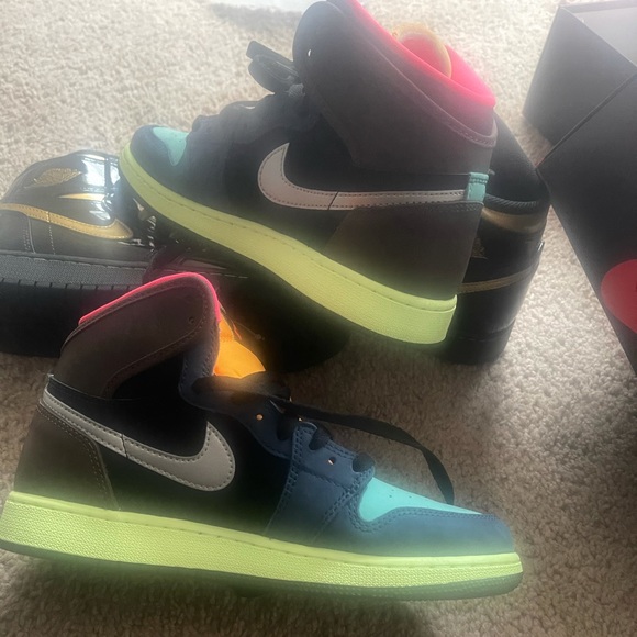 2 pairs of Air retro Jordan sneakers - Picture 3 of 3